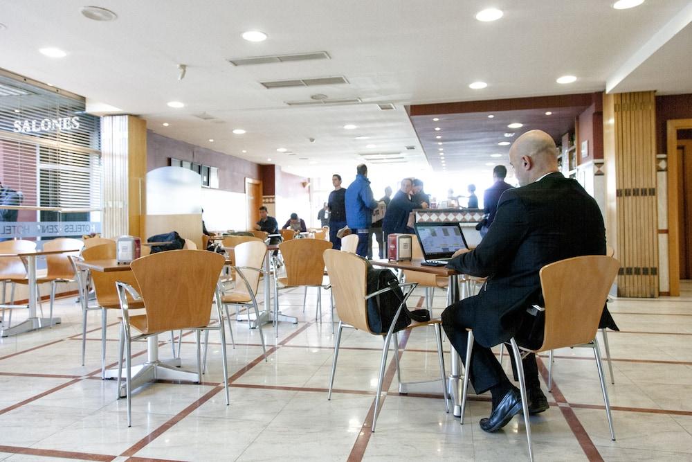 Zenit Logrono Hotel Екстериор снимка